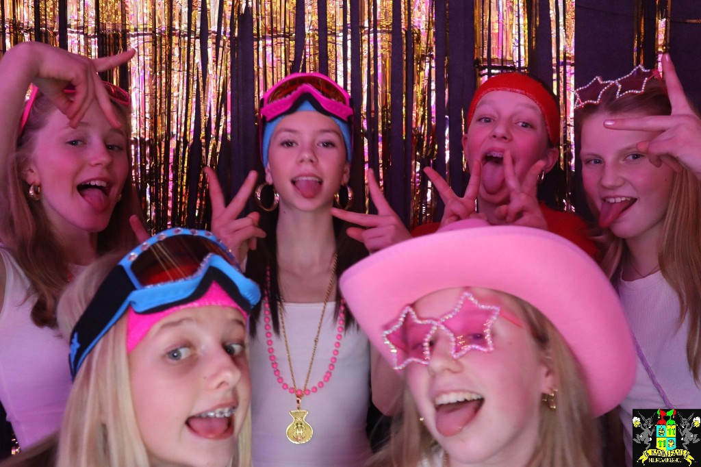 ../Images/Jeugd Opwarmbal Photobooth 394.jpg